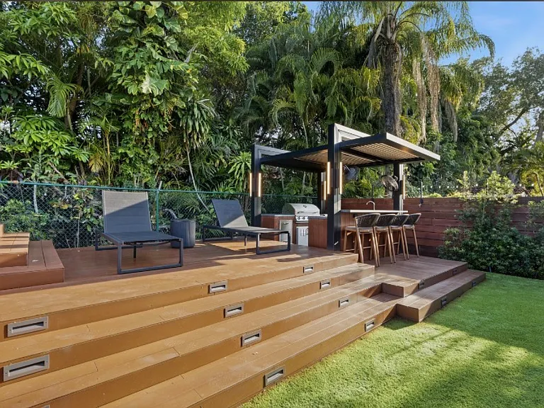 4628 SW 10th St — Photo 15