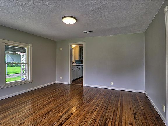 4th image of 919 Live Oak St
