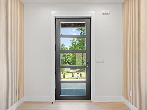 4th image of 126 Brady Dr