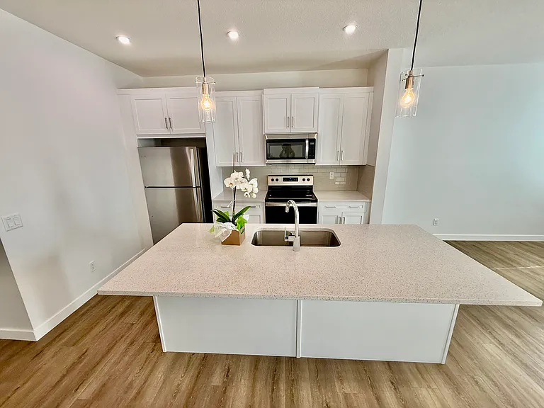 48 Ambleside Cres NW #1 — Photo 12