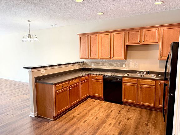 4th image of 8330 Oakley Cir Unit 2