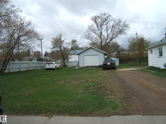 2nd image of 4614 47th St