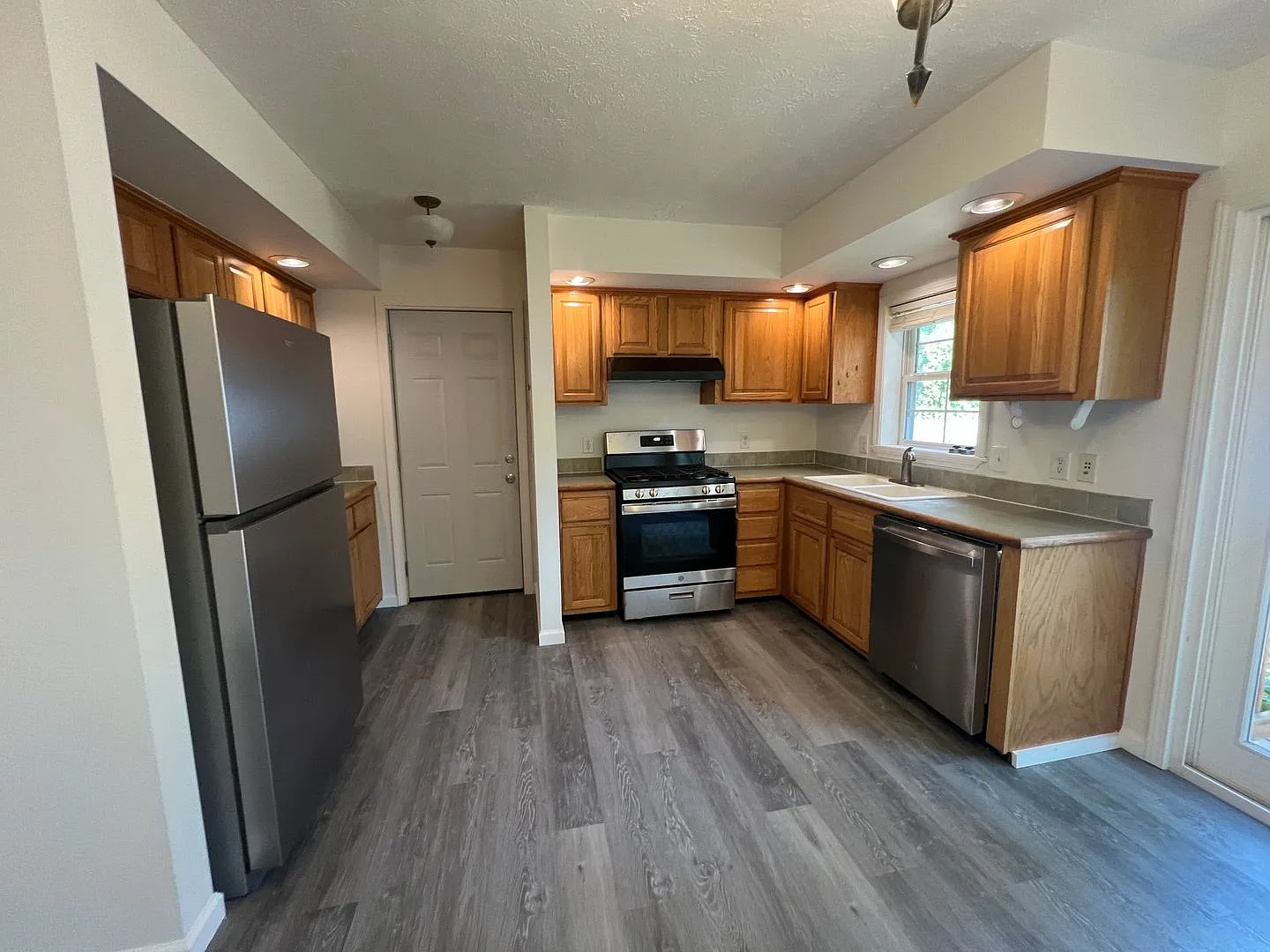 Remodeled 2 Bedroom Home In Heart Of Traverse City — Photo 3