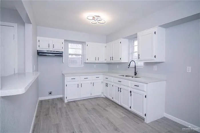 1120 E Sanchez St — Photo 6