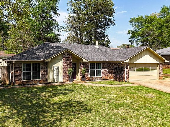 3rd image of 211 Stacy Dr