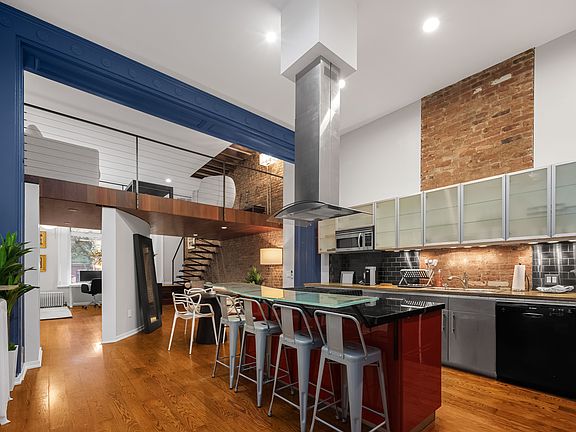 3rd image of 179 Sullivan St #Penthouse 1