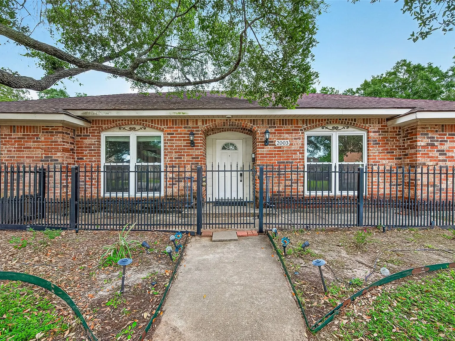 4 bed, 2.5 bath, 2457 sqft, $2,500 — Photo 4