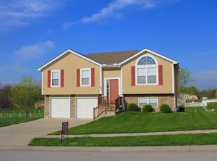 1611 NW Pond Ave, Grain Valley, MO 64029