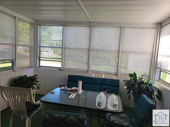 2nd image of 565 Rosewood Ave