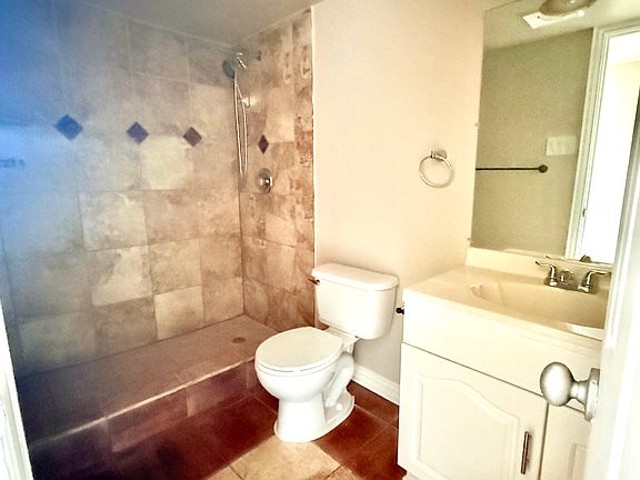 5th image of 558 Ridgemont Dr