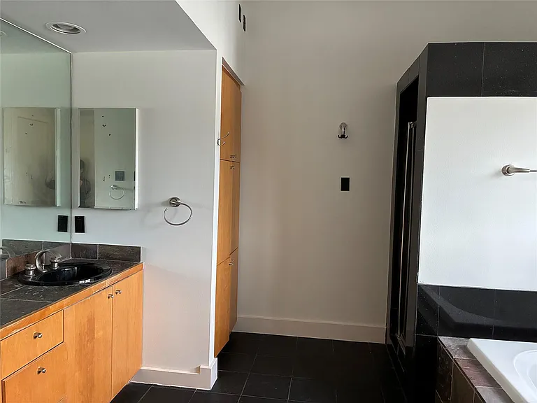 6320 Haskell St #A — Photo 24