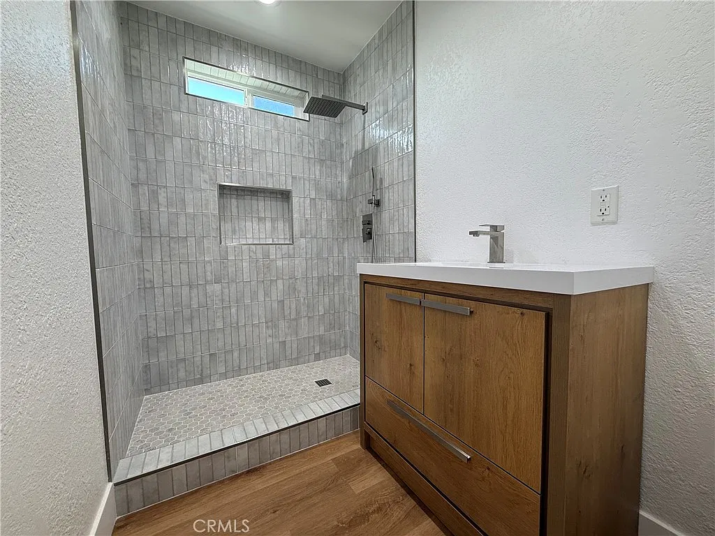 3 bed, 1072 sqft, $3,500 — Photo 3