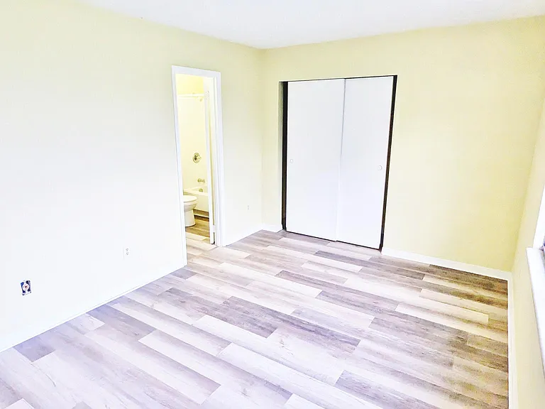 534 E Graham Pl — Photo 12