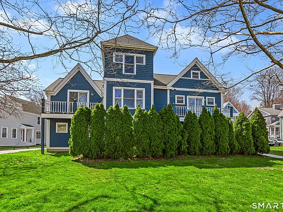 2nd image of 4 Seabreeze Avenue #B
