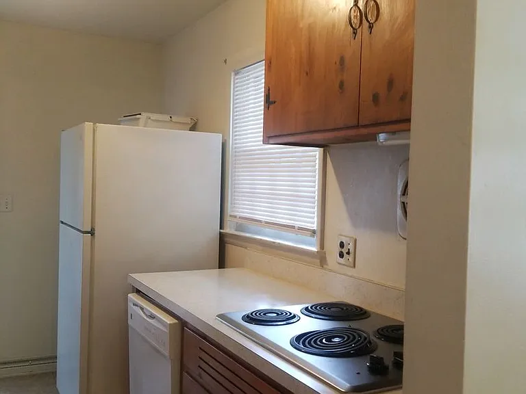 108 Stratford Ct — Photo 17