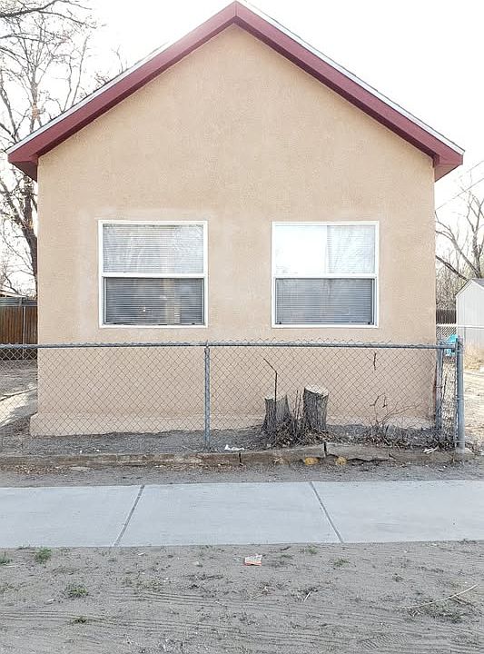 1st image of 829 E 1st St