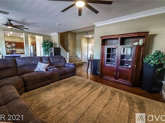4th image of 2521 Stanwood Ave