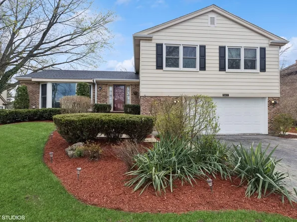 3907 Brett Ln, Glenview, IL 60026