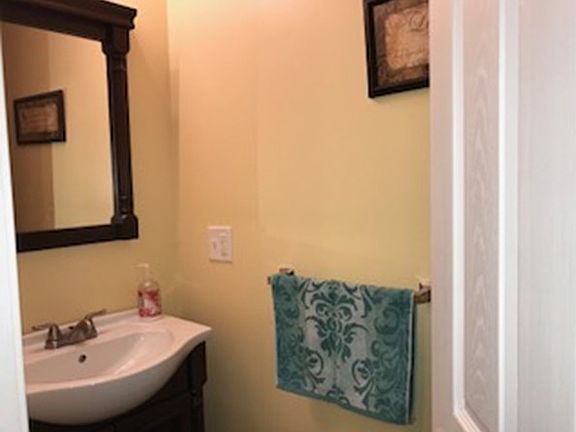 5th image of 875 Old Plainville Rd Unit E