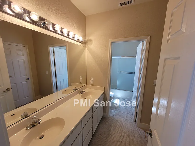 4762 Cheeney St — Photo 12