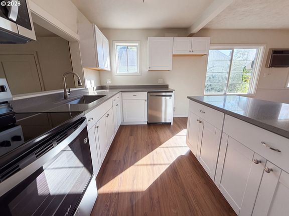 2nd image of 563 Manbrin Dr