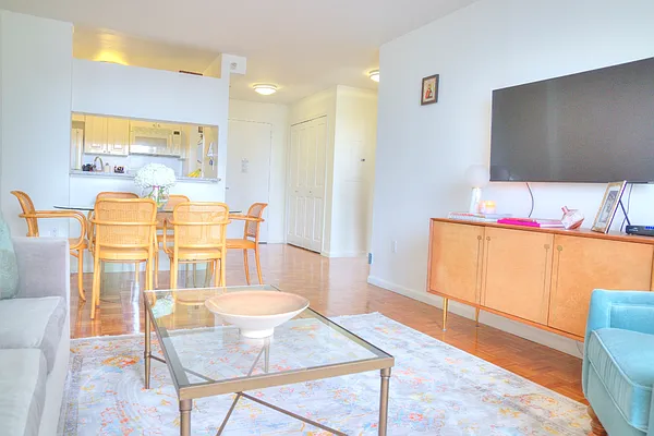 Rented by Addison Property Group | media 10