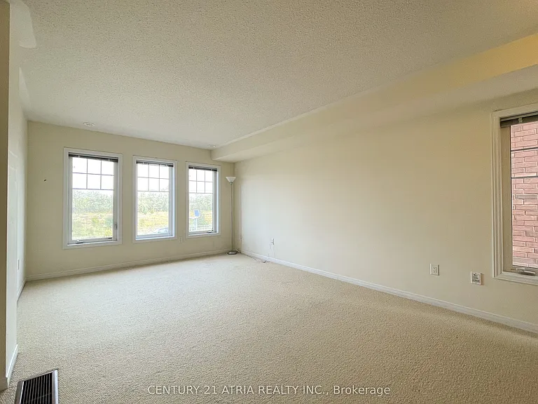 5295 Major Mackenzie Dr E — Photo 7