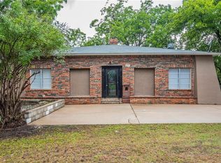 3301 Meadow Oaks Dr, Haltom City, TX 76117