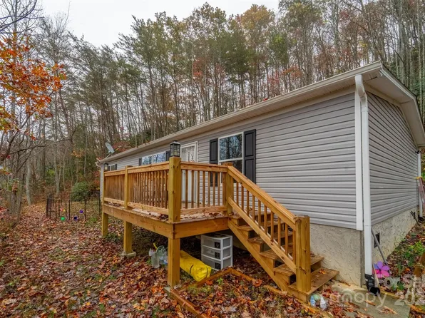 97 Sleeper Branch Rd, Whittier, NC 28789