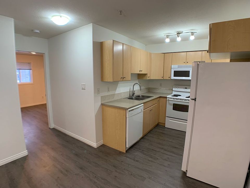 1st image of 200 Lougheed Dr #3105