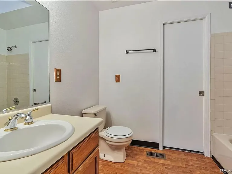 942 S Walden St #202 — Photo 10