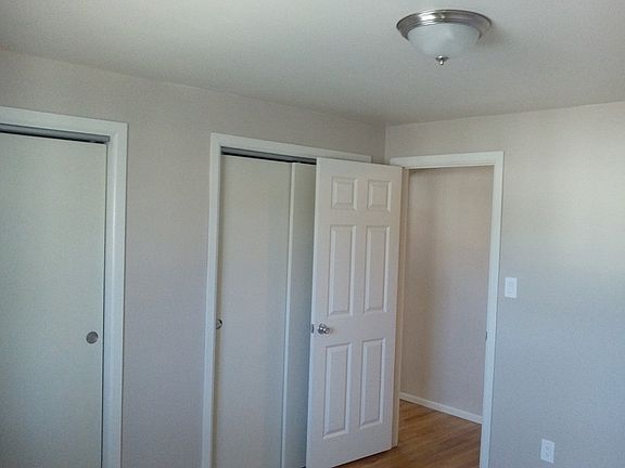 Bedroom w/double closet