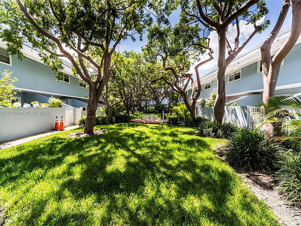 1st image of 798 Crandon Blvd APT 25-C