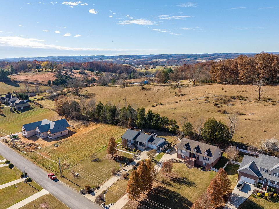 1st image of 141 Olde Farm Dr