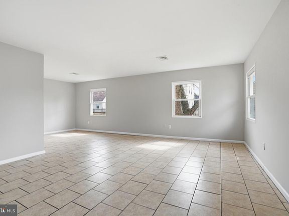 4th image of 14 Mayapple Ln