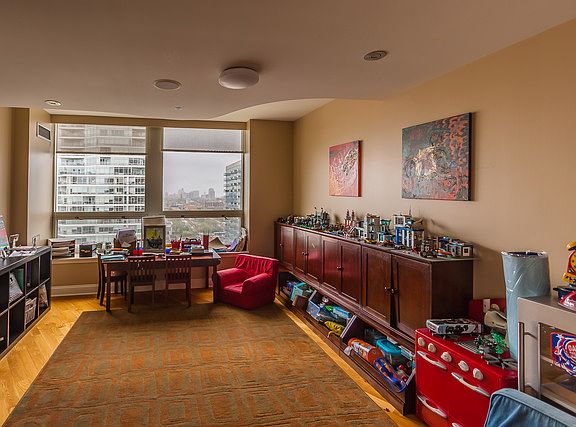 5th image of 600 N Kingsbury St APT 1709