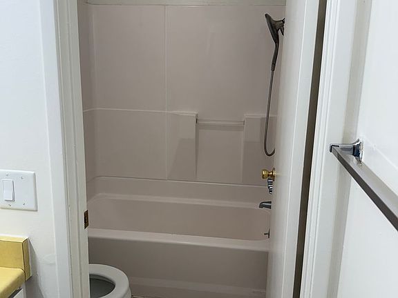 5th image of 4171 California Ave #27