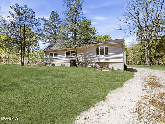 2nd image of 517 Newtons Corner Road