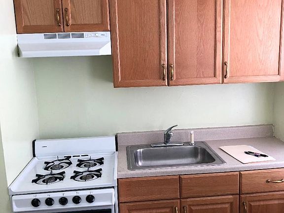 Kitchen: stove, oven, and refrigerator included.