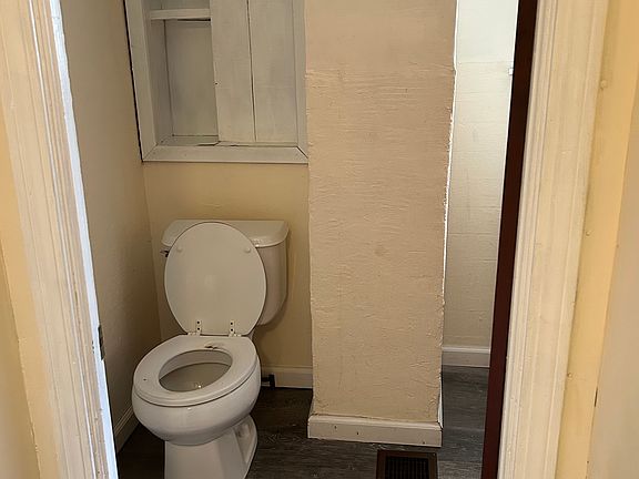 4th image of 349 Owego St #349