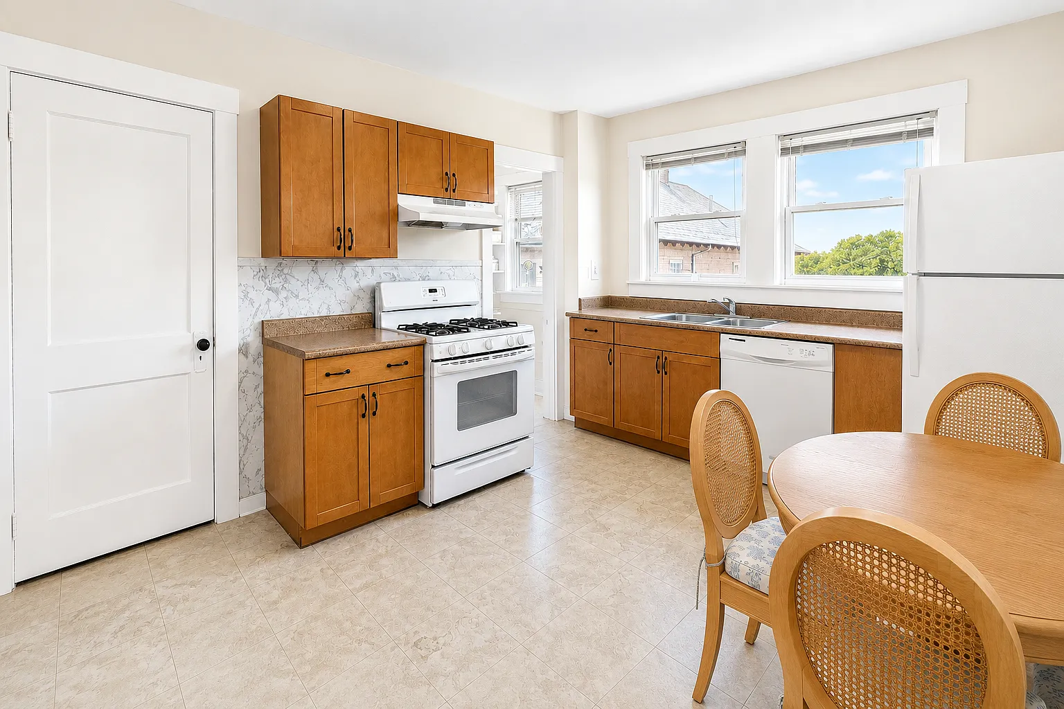 3 bed, 1600 sqft, $3,500 — Photo 3