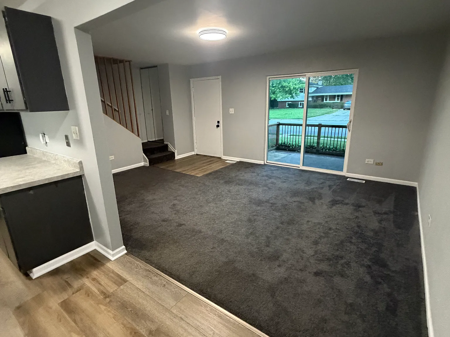 2 bed, 1000 sqft, $2,050 — Photo 2