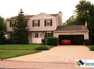 16670 Walnut Creek Dr, Strongsville, OH