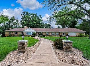 17 Country Aire Dr, Saint Louis, MO