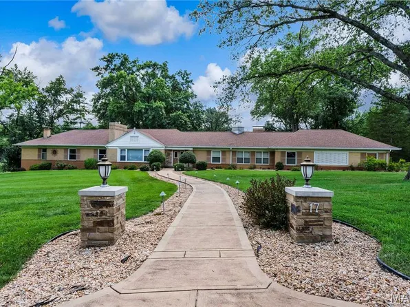 17 Country Aire Dr, Saint Louis, MO 63131