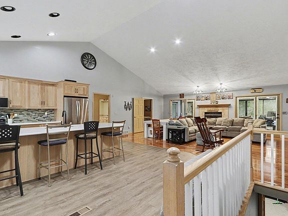 4th image of 8127 Robinbrook St