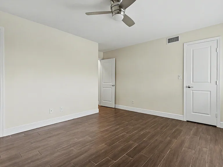 1250 SW 113th Ter #204 — Photo 8