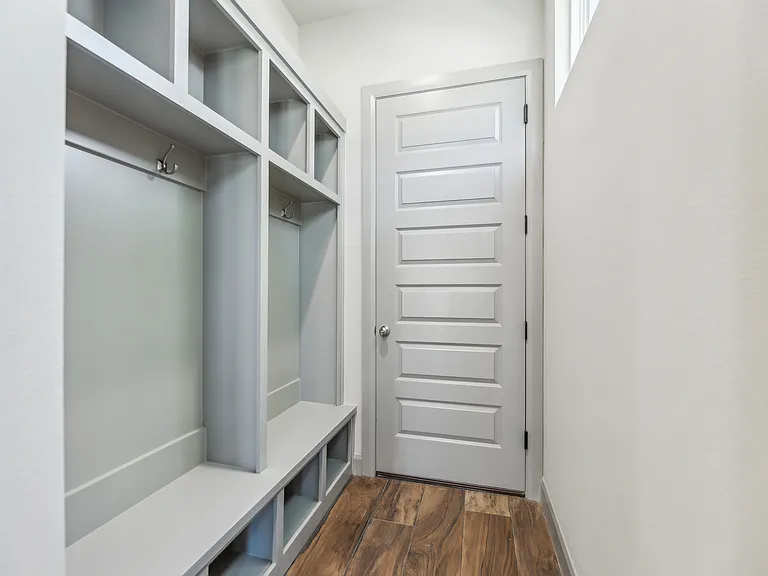 421 W Fort Worth St — Photo 23