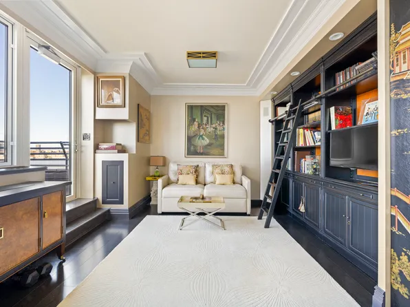 120 Riverside Boulevard image 3 of 18