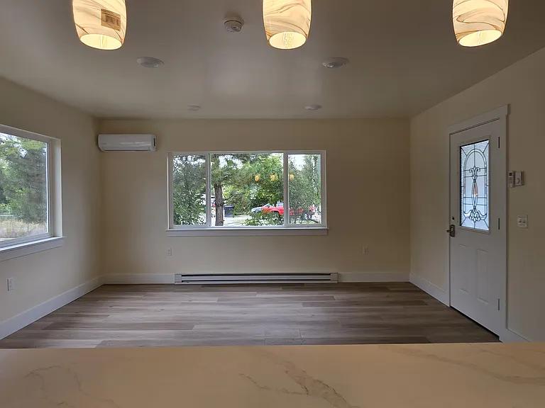 908 W Beall St — Photo 2